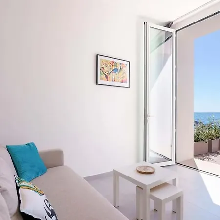 Mareluna Apartment *